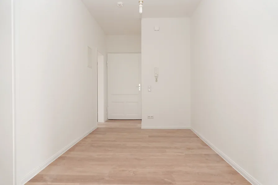 Flur - Wohnung mieten in Hannover (Linden-Süd) - Helle & moderne 3-Zimmer-Altbauwohnung in zentraler Lage