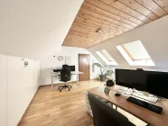 Zimmer/Büro im DG