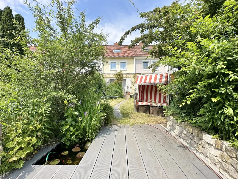 Terrasse, Garten, Rückseite - Haus kaufen in Hannover (Bothfeld) - Hübsches & gepflegtes Reihenhaus mit kleiner Gartenoase + Garage in sehr guter Wohnlage