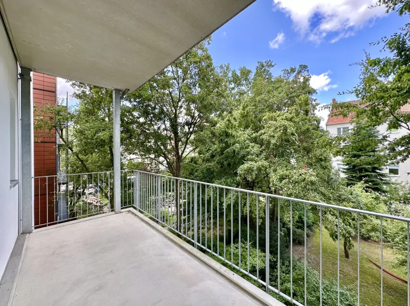 Balkon - Wohnung kaufen in Hannover (List) - Großzügige + helle 3-Zimmer-Wohnung mit Charme, Balkon & Einbauküche in super Lage  