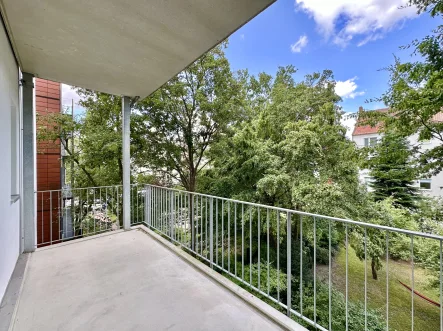 Balkon - Wohnung kaufen in Hannover (List) - Großzügige + helle 3-Zimmer-Wohnung mit Charme, Balkon & Einbauküche in super Lage  