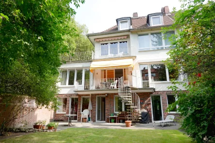 Hausrückseite - Wohnung mieten in Hannover (Calenberger Neustadt) - Schicke 6-Zimmerwohnung in einer Stadtvilla mit großem Garten - superzentrale Wohnlage an der Leine