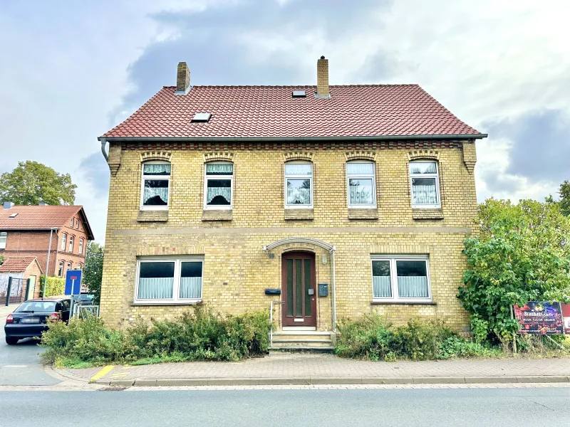 Vorderseite - Haus kaufen in Sarstedt (Giften) - Wohnhaus mit Charme, Platz zum Wohnen + Arbeiten/Hobbys in stadtnaher & reizvoller Lage