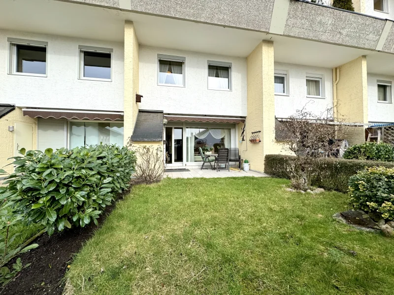 Rückseite, Terrasse, Garten - Wohnung kaufen in Laatzen (Rethen) - Schöne 4-Zimmer-Maisonette-Wohnung (im Stil eines Reihenhauses) mit Garten