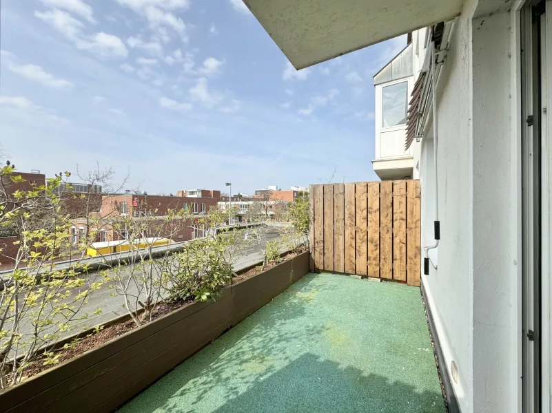Balkon - Wohnung kaufen in Hannover (Mühlenberg) - Schöne + helle 2,5-Zimmer-Maisonettewohnung mit großem sonnigem Balkon