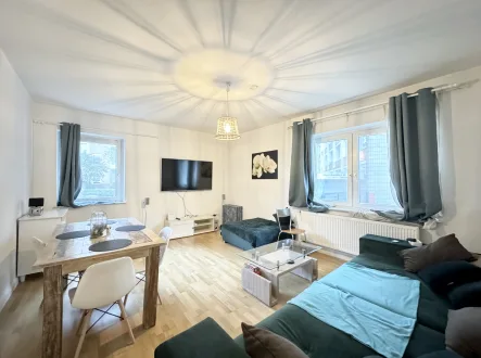 Wohn-/Esszimmer - Wohnung kaufen in Hannover (Südstadt) - Zu Fuß in die Innenstadt oder zur Eilenriede: Moderne + großzügige 3-Zimmer-Wohnung