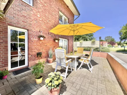 Terrasse - Wohnung kaufen in Burgwedel (Wettmar) - Schöne & gepflegte 3-Zimmer-Erdgeschosswohnung mit großer sonniger Terrasse