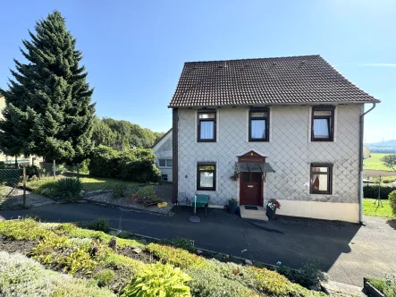 Vorderseite - Haus kaufen in Bad Münder (Klein Süntel) - Schnuckeliges Einfamiliehaus mit Potential, großem Garten & Weitblick auf die schöne Umgebung