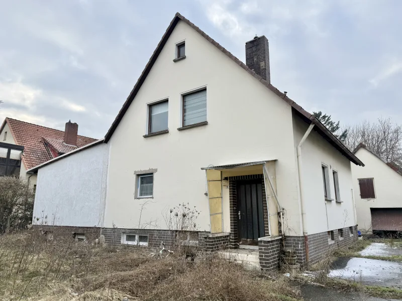 Vorderseite - Haus kaufen in Eime - Ein- bis Zweifamilienhaus in ruhiger & landschaftlich reizvoller Lage - PROVISIONSFREI