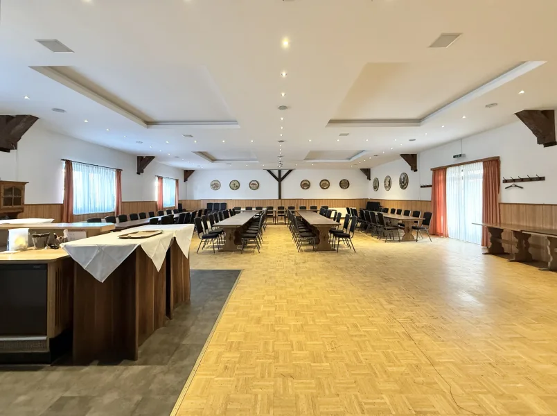 Saal - Gastgewerbe/Hotel kaufen in Algermissen (Lühnde) - Interessantes Wohn-/Gaststättengebäude mit Charme, großem Saal & vielen Möglichkeiten