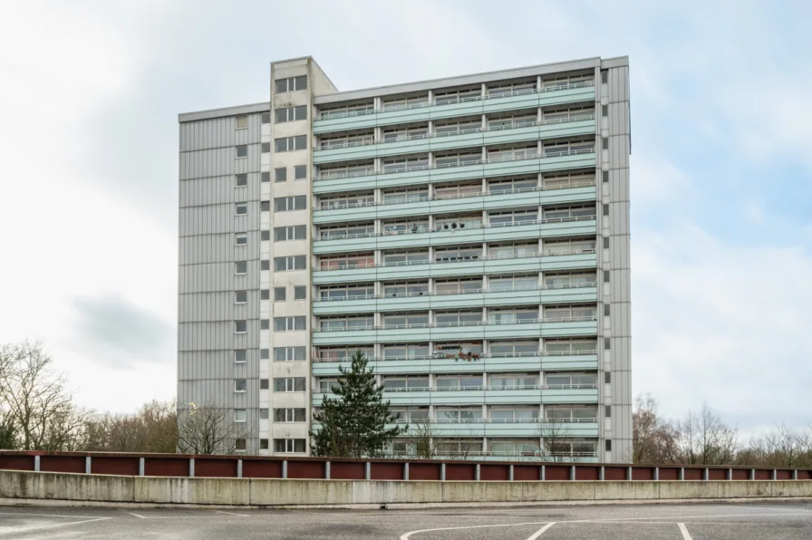 Frontansicht - Wohnung kaufen in Hamburg Osdorf - Provisionsfrei! Große 1,5-Zimmer-Wohnung mit Balkon