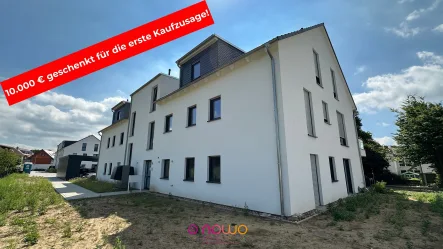 Außenansicht Nordwest Haus 2_Stand Juni 2024 - Wohnung kaufen in Sickte - Einziehen, fertig! Neubau 3-Zim.-Wohnung. Feine Dachterrasse und Aufzug. Kein Garten, mehr Freizeit.