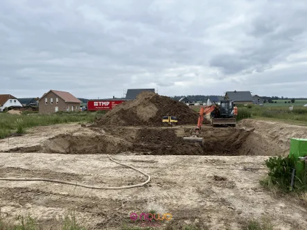 Baustart auf Bauplatz 3 - Grundstück kaufen in Dorstadt - Dorstadt: Bauplatz Single 675 m² sucht Haus zur dauerhaften Verbindung. Flexibel, auch 2-geschossig.