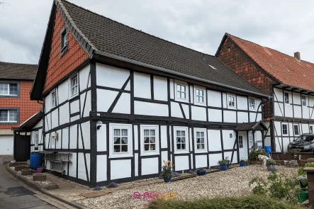 Aussenansicht - Haus kaufen in Liebenburg - Liebevoll renoviertes Fachwerkhaus mit weiterem Potential in Groß Döhren!