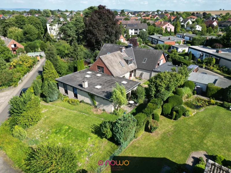 Außenansicht Vogelperspektive - Haus kaufen in Wolfenbüttel - Doppeltes Glück: Großes Reihenhaus plus vermieteter Bungalow in einer der beliebtesten Lagen von WF!