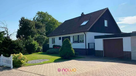 Hausansicht - Haus kaufen in Salzgitter - Entspannen in der Sauna oder im großen Wintergarten: Einfamilienhaus am Stadtrand von SZ-Lebenstedt!