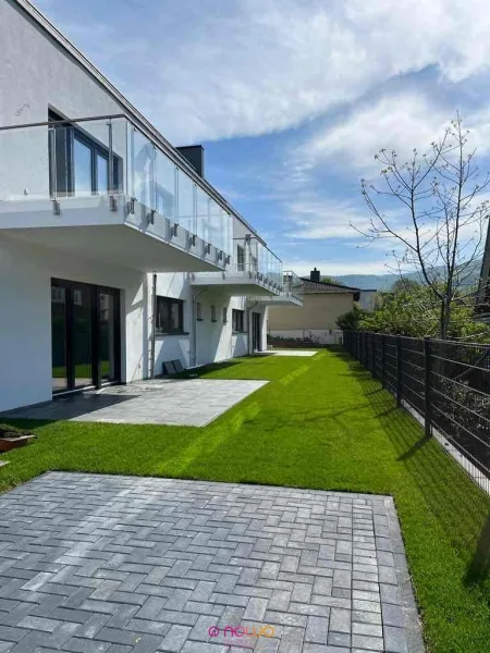 Gartenansicht - Wohnung kaufen in Bad Harzburg - Bad Harzburg: Traumhaft sonnige 2-Zimmer-Wohnung mit Terrasse und Garten. Erstbezug.