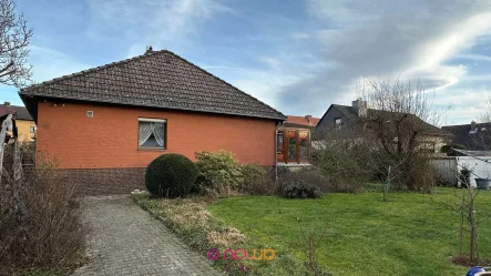 Ansicht vorn - Haus kaufen in Salzgitter - Ringelheim! Wohnen auf einer Ebene - Gepflegter Bungalow in ruhiger Lage