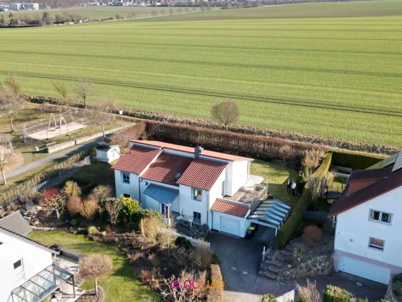 Luftbild Vorderseite - Haus kaufen in Wolfenbüttel - Einziehen und wohlfühlen - Edles Architektenhaus in Wolfenbüttels Toplage am Feldrand!