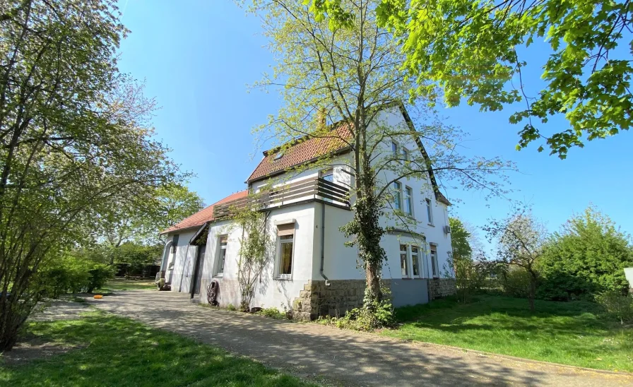 Titel - Haus kaufen in Peine - 2.768m² Bauland mit Bestandsvilla mitten in Peine!