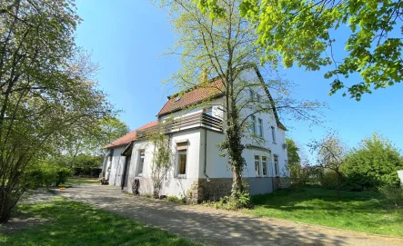 Titel - Grundstück kaufen in Peine - 2.768m² Bauland mit Bestandsvilla mitten in Peine!