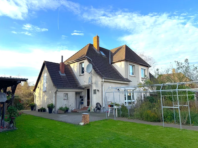 Titel - Haus kaufen in Peine - Charmante und modernisierte Doppelhaushälfte mit Fußbodenheizung und großem Garten!