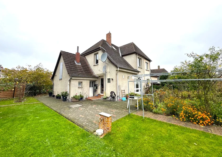 Titel - Haus kaufen in Peine - Charmante und modernisierte Doppelhaushälfte mit Fußbodenheizung und großem Garten!