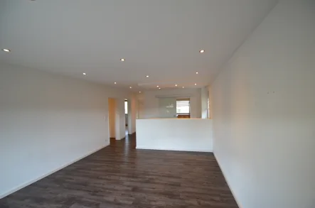 großer Wohn-Ess-Bereich - Wohnung kaufen in Braunschweig - helle, gut aufgeteilte 3-Zimmer-ETW mit Balkon und Garage