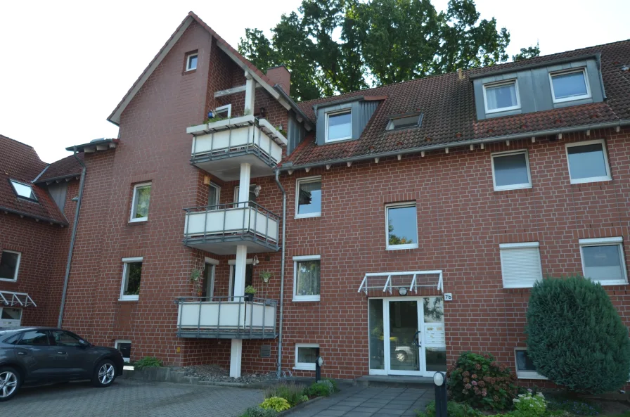 Aussenansicht - Wohnung kaufen in Braunschweig - 4-Zimmer-Eigentumswohnung mit Balkon und Tiefgaragen-Einstellplatz