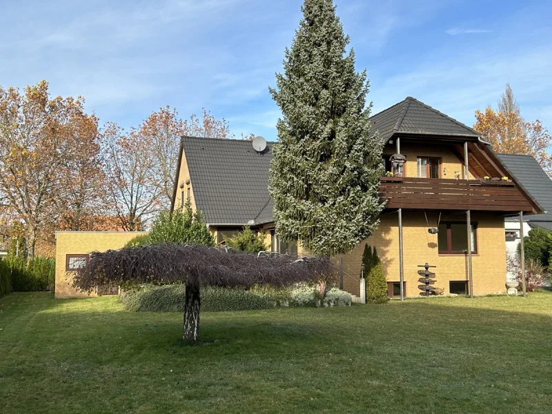 Außenansicht - Haus kaufen in Braunschweig / Querum - In bevorzugter Lage von Querum! - Stilvolles Einfamilienhaus, nachweislich zum Wohnen