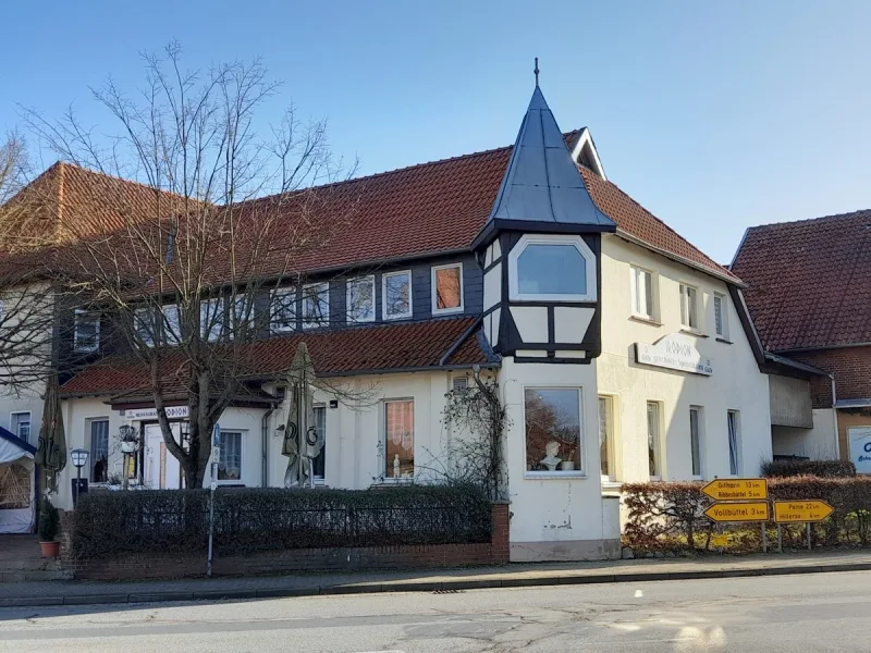 Ansicht Haus - Haus kaufen in Leiferde - Großzügiges Wohn- und Geschäftshaus im Ortskern von Leiferde