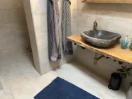 stilvoller Duschbereich im Vollbad