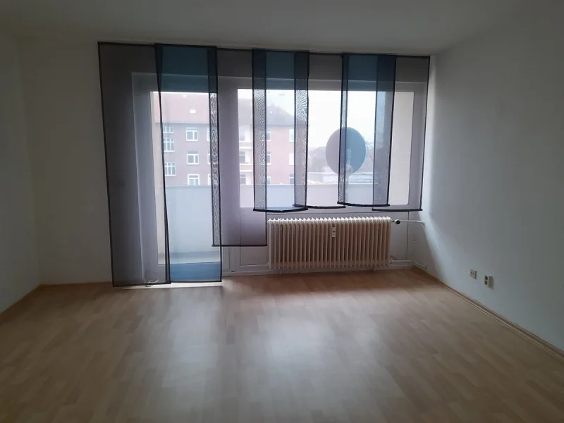 Wohnzimmer - Wohnung mieten in Braunschweig - 1-Zimmer-Appartement mit Balkon in TU-Nähe