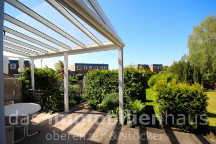 Gartenterrasse mit Überdachung - Haus kaufen in Braunschweig / Melverode - Split-Level Reihenmittelhaus mit herrlichem Gartengrundstück in Melverode