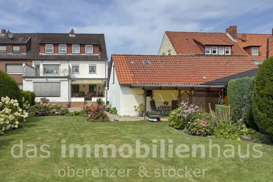 Haus Braunschweig Südstadt Gartenansicht - Haus kaufen in Braunschweig - Großes Haus (DHH) in BS-Südstadt mit Gartenidylle -  Wohnen und Arbeiten, Großfamilie oder...