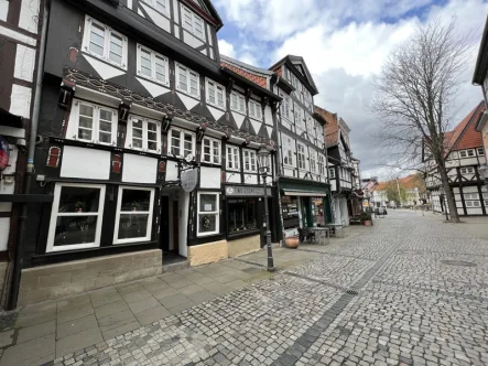 Straßenansicht - Haus kaufen in Braunschweig - Appartments und ein Restaurant mit Bar im Herzen von Braunschweig zu verkaufen.