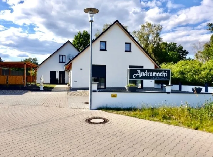 Straßenansicht - Zinshaus/Renditeobjekt kaufen in Jembke - Apartmenthaus mit möblierter Zimmervermietung 10 Kilometer von Wolfsburg