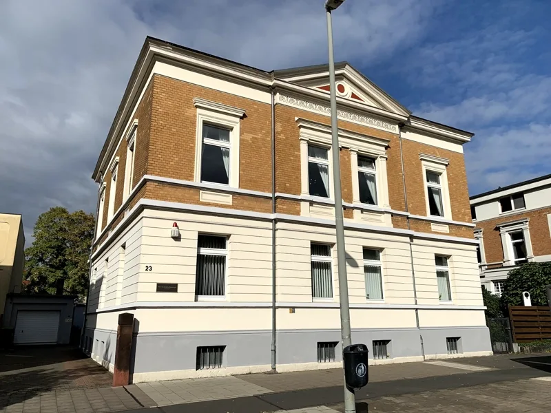 Hausansicht 2 - Zinshaus/Renditeobjekt kaufen in Braunschweig - Wohn- und Geschäftshaus mit Grundstück zur weiteren Bebauung in Braunschweig-Universitätsnähe