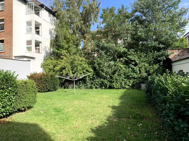 Garten - Zinshaus/Renditeobjekt kaufen in Braunschweig - Wohn- und Geschäftshaus mit Grundstück zur weiteren Bebauung in Braunschweig-Universitätsnähe
