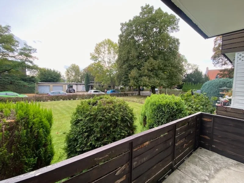 Balkon mit Blick in den Gemeinschaftsgarten 