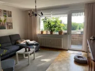 Wohnzimmer mit Zugang zum Südbalkon