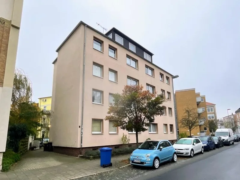 Straßenansicht - Wohnung mieten in Braunschweig - Moderne 4-Zimmer-Dachgeschosswohnung mit Balkon in zentraler Lage von Braunschweig