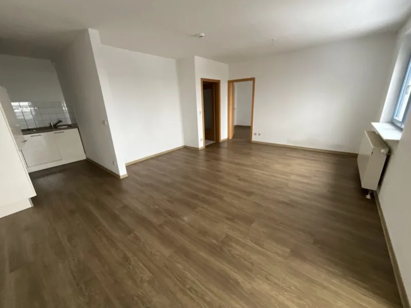 Wohnbereich-1c - Wohnung mieten in Halberstadt - Helle 2-Zimmer-Wohnung mit Balkon und Einbauküche