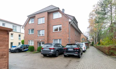 Hausansicht - Wohnung kaufen in Oldenburg - Bezugsfreie 3-Zimmer-Wohnung mit Balkon und Stellplatz mit Wallbox in Oldenburg/Nadorst zu verkaufen!