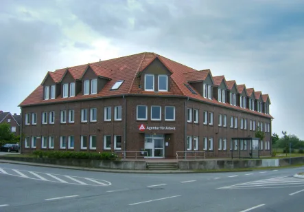 Außenansicht - Büro/Praxis mieten in Husum - Nähe Hafen - Geräumige Bürofläche im Erdgeschoss in Husum zu vermieten!