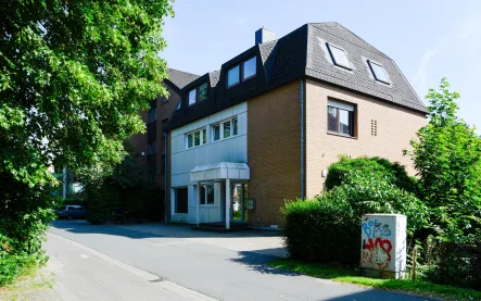 Hausansicht - Büro/Praxis mieten in Oldenburg / Osternburg - Perfekt für Ihr Business – Geräumige Büro- und Gewerbefläche in Osternburg sucht neue Mieter!