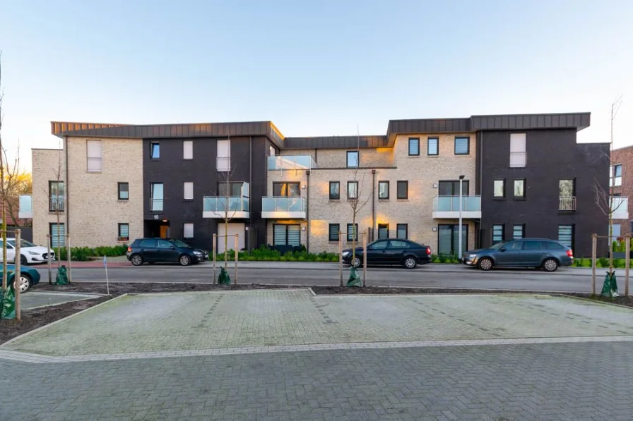 Außenansicht - Wohnung mieten in Westerstede - Zentral gelegene 2-Zimmer-Wohnung mit großzügigem Balkon in Westerstede