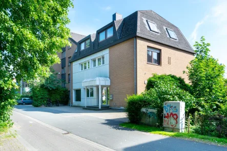 Hausansicht - Wohnung mieten in Oldenburg - Wohnen im Dachgeschoss: Modernisierte 1-Zimmer-Wohnung in Osternburg