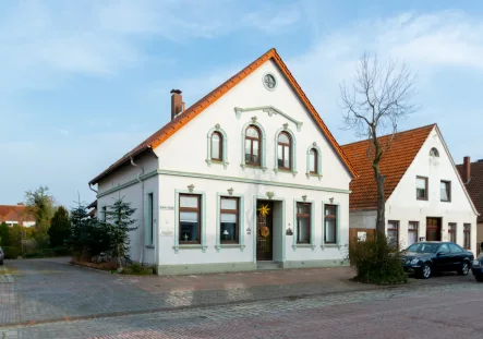 Titelbild - Haus kaufen in Ovelgönne - Denkmalgeschütztes Zweifamilienhaus mit Doppelgarage &  und Ausbaureserve in Ovelgönne zu verkaufen!