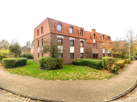 Außenansicht - Wohnung kaufen in Oldenburg - Dachgeschosswohnung in sehr gefragter Wohnlage